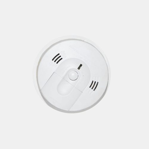 idf-habitat-daaf A smoke and carbon monoxide alarm isolated on a white background